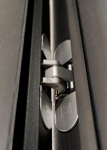 Freameless Door